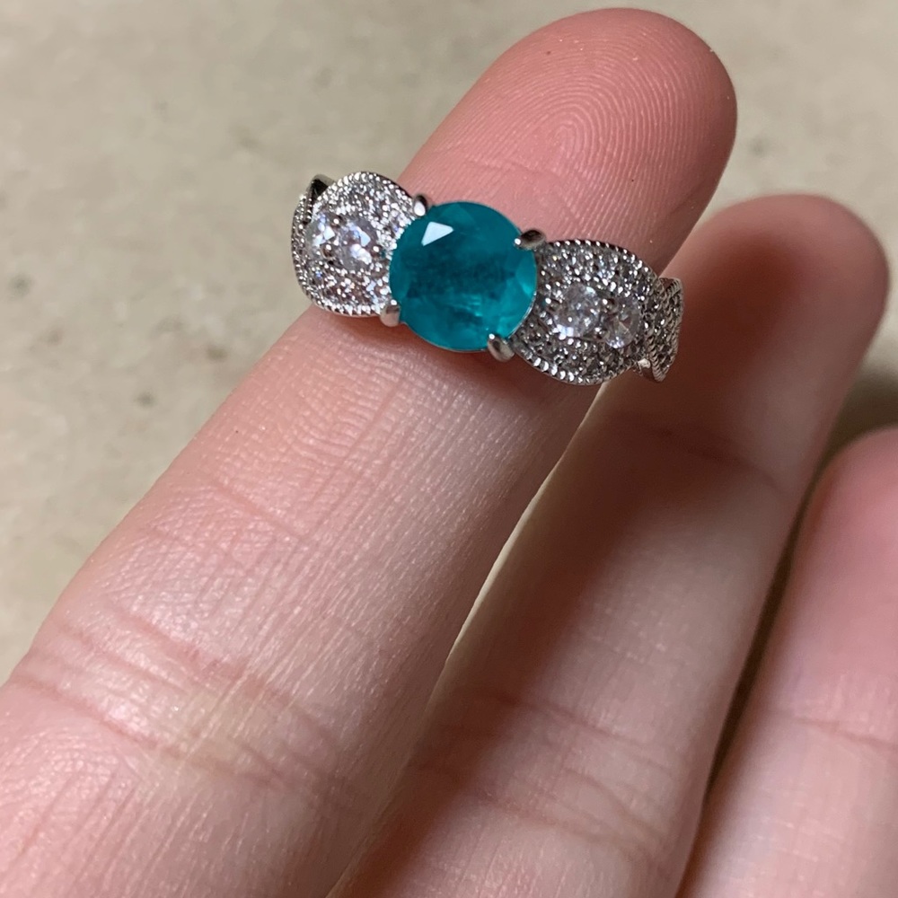 NWT. Ring bomb ring